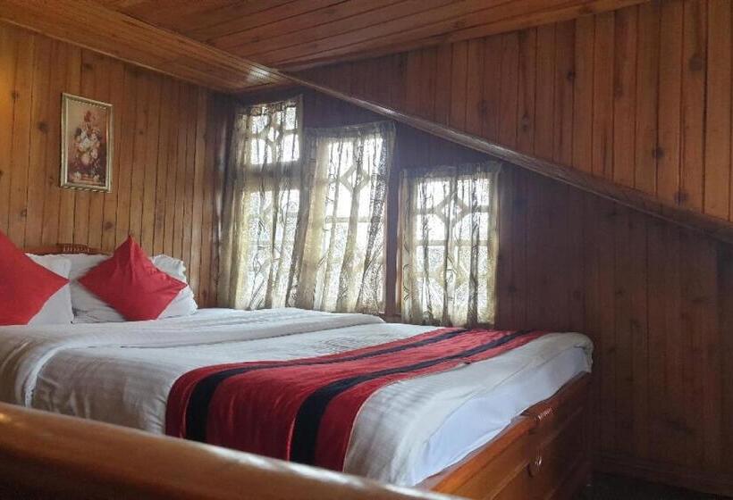 اتاق کلاسیک سه تخته, Oyo Flagship Hotel Polynia