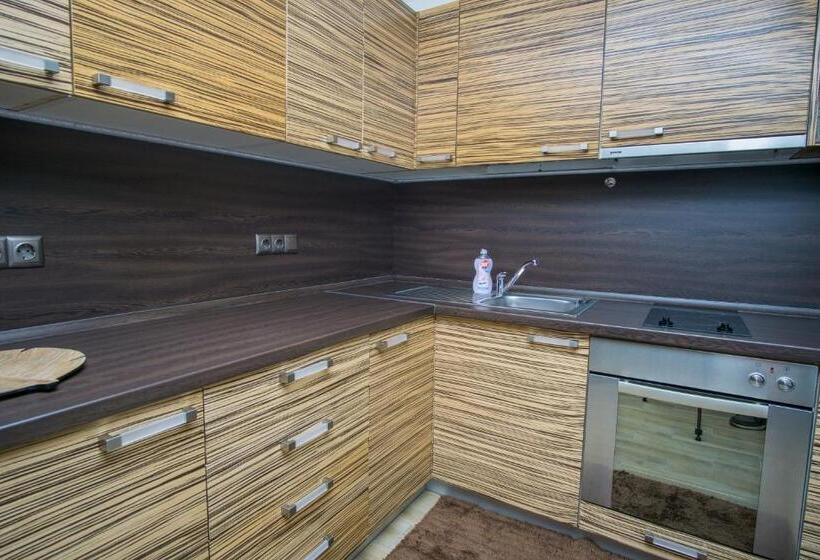 Номер Стандарт Вид на Сад, къща за гости зоя