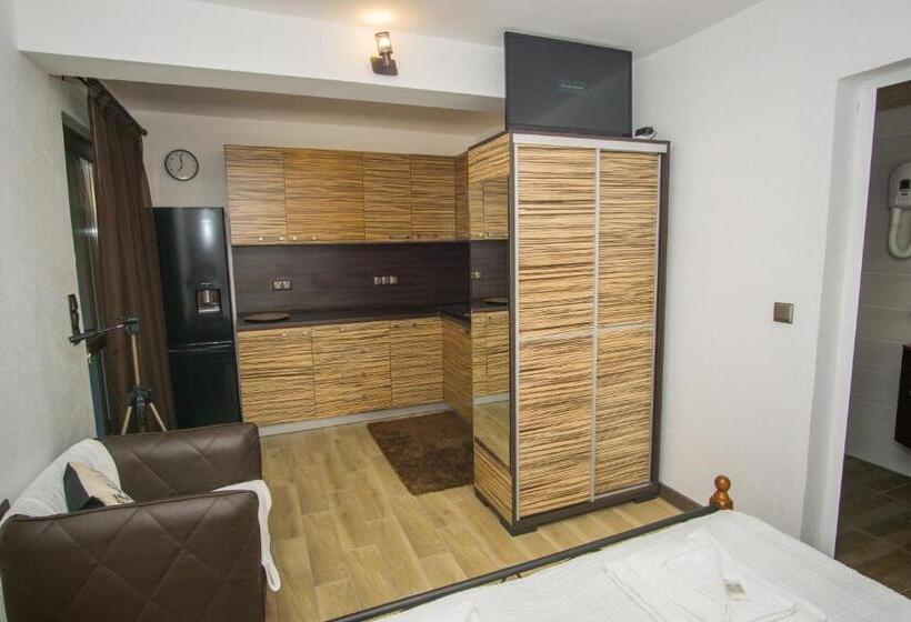 Номер Стандарт Вид на Сад, къща за гости зоя