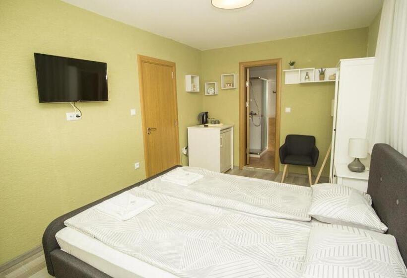 Номер Deluxe с Балконом, къща за гости зоя