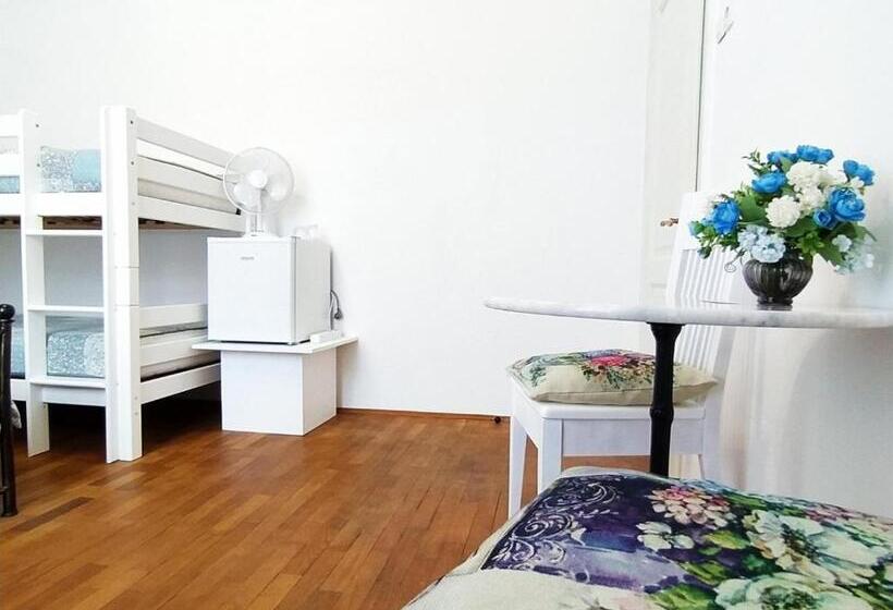 اتاق خانوادگی با سرویس بهداشتی مشترک, Hostel By Guest House Izola