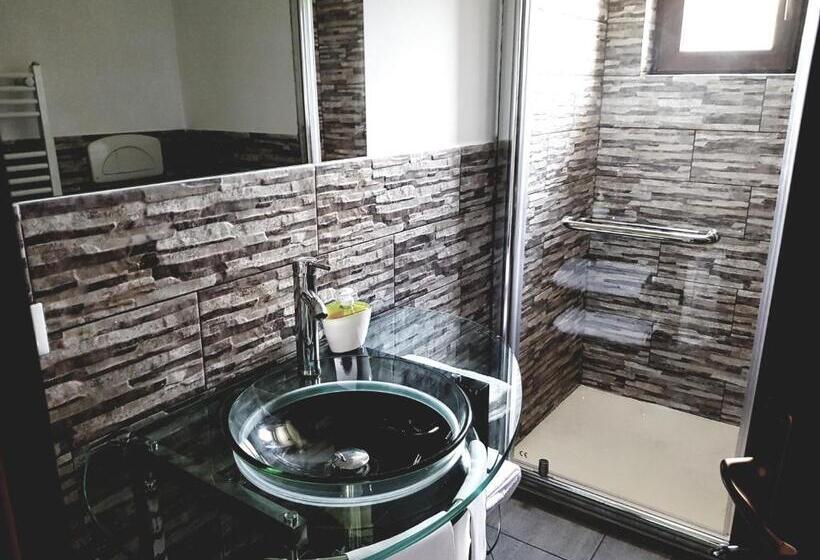 스탠다드 스튜디오, Heaven Guesthouse