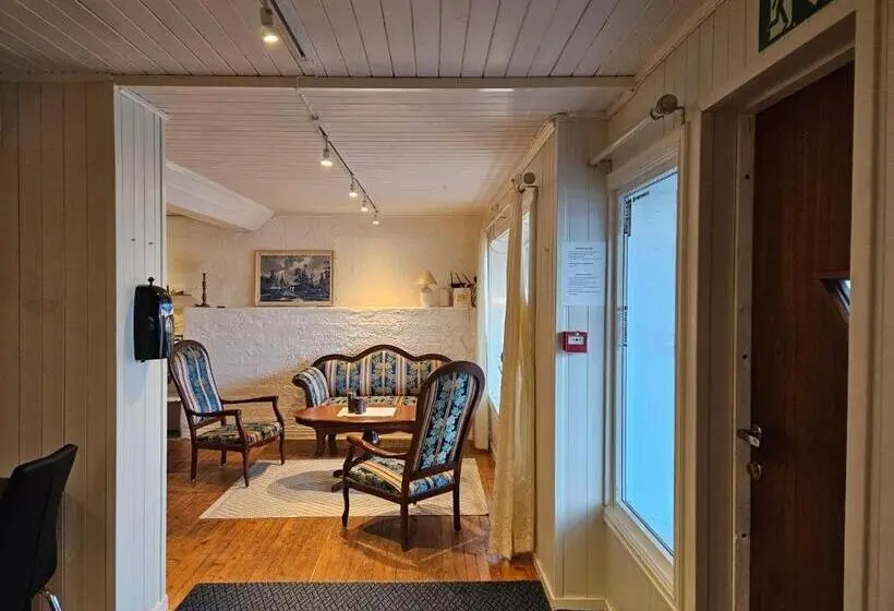 バス共有のスタンダードルーム, Risøyhamn Kafe