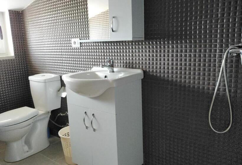 اتاق استاندارد, Rowdy Guest House