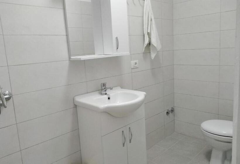 اتاق استاندارد, Rowdy Guest House