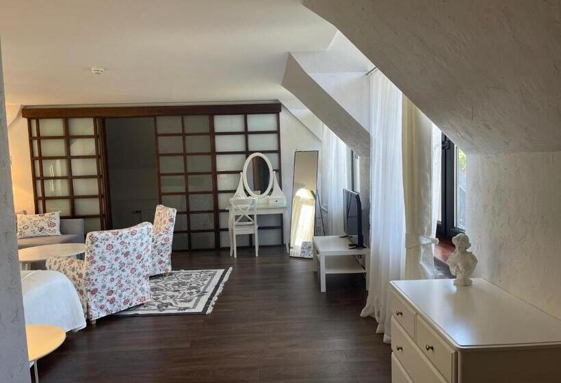 سوییت, Sunrise Beach Villa