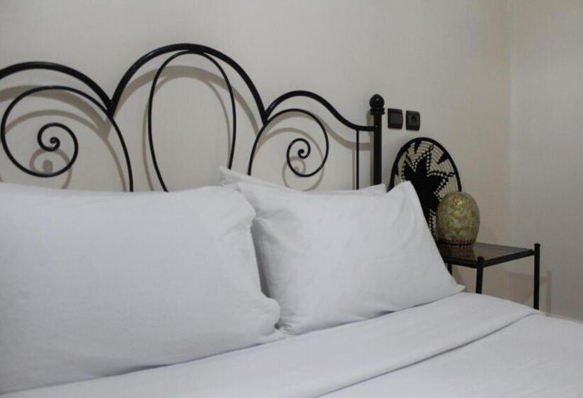 اتاق اکونومی, Olympe Surf & Yoga