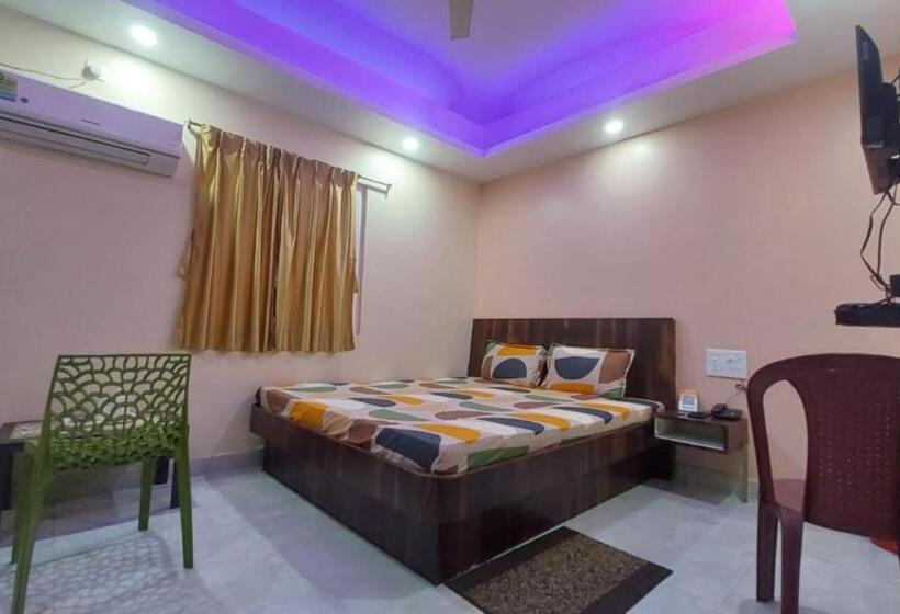 带大床的豪华间, Aradhya Side Sea View Hotel Near Puri Beach  Excellent Choice Of Travellers   Best Seller By Morserv