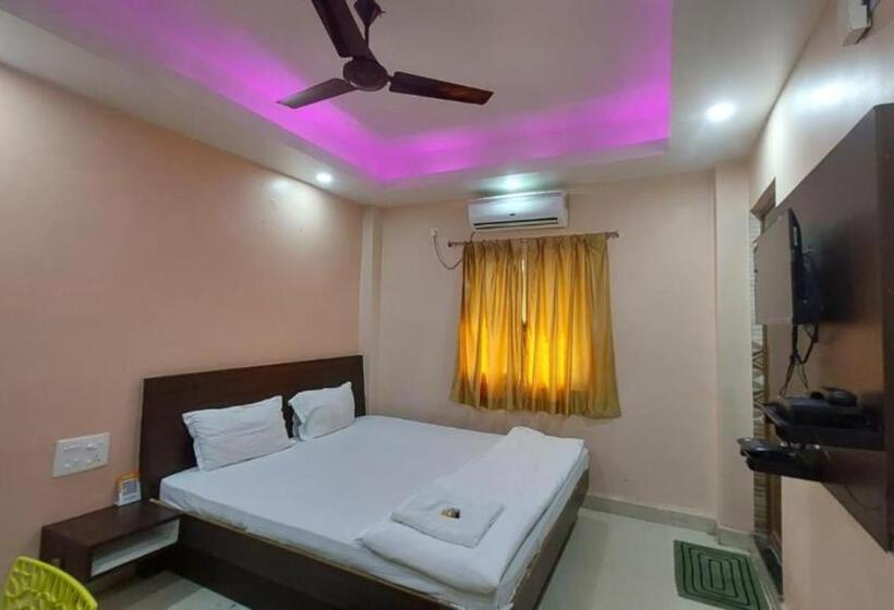 带大床的豪华间, Aradhya Side Sea View Hotel Near Puri Beach Excellent Choice Of Travellers Best Seller By Morserv