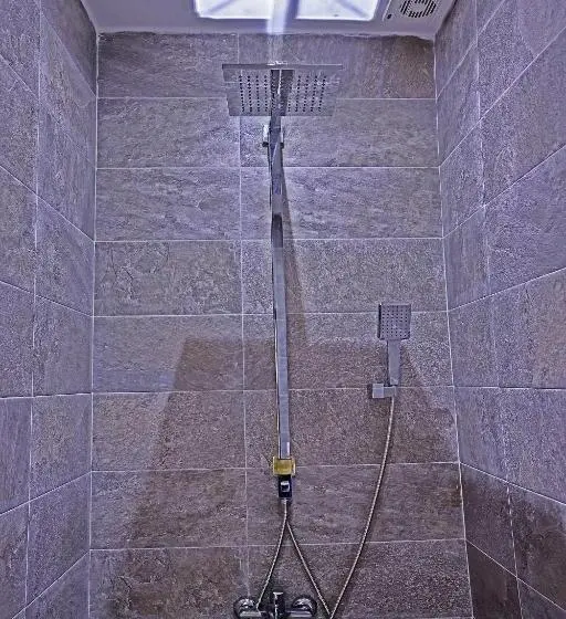 اتاق لوکس با تخت بزرگ, La Casa Blanca