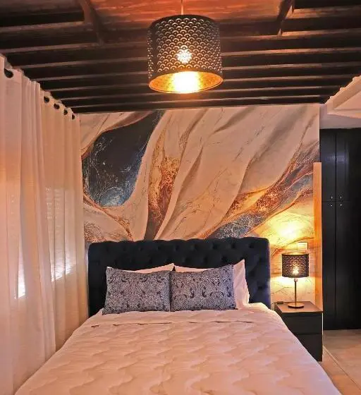 سوییت خانوادگی, La Casa Blanca