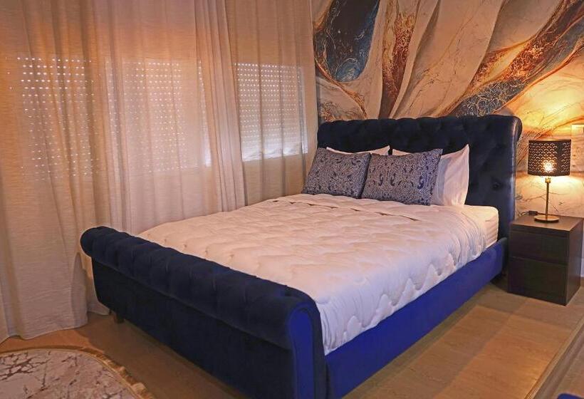 패밀리 스위트, La Casa Blanca