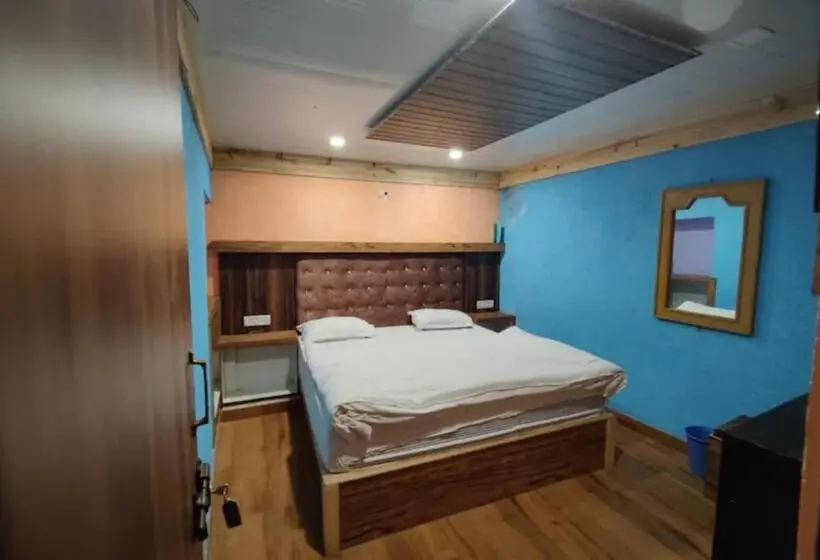 デラックスルーム, Payal Mall Road Nainital   Lake View Hotel   Prime Location With Spacious Room Quality   Best Seller
