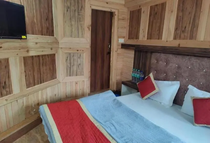 デラックストリプルルーム, Payal Mall Road Nainital   Lake View Hotel   Prime Location With Spacious Room Quality   Best Seller