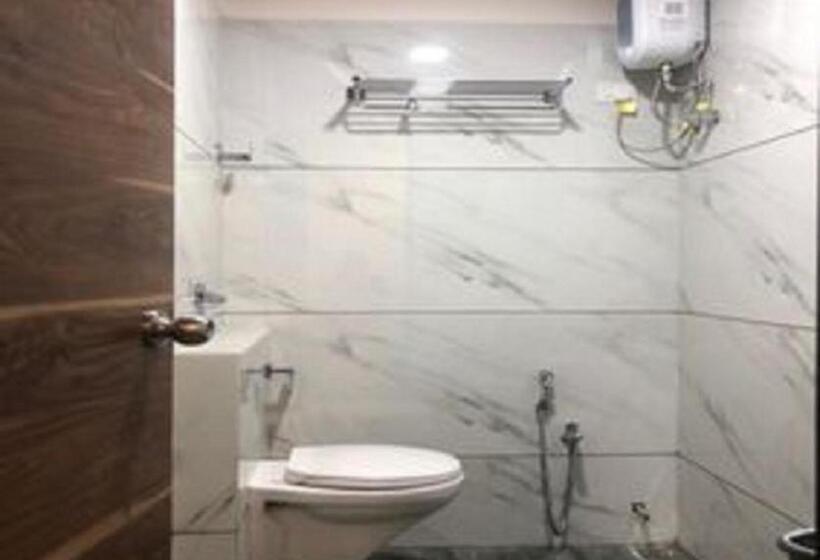 Трехместный Номер Deluxe, Payal Mall Road Nainital   Lake View Hotel   Prime Location With Spacious Room Quality   Best Seller