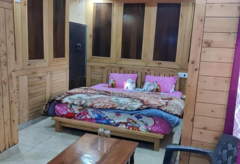 デラックストリプルルーム, Payal Mall Road Nainital   Lake View Hotel   Prime Location With Spacious Room Quality   Best Seller