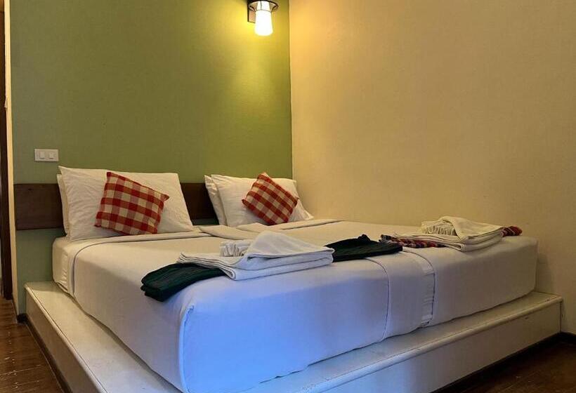 スタンダードルーム, Thanicha Resort Amphawa