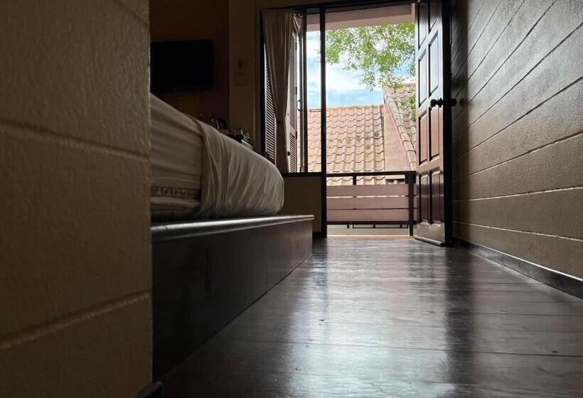 スーペリアールーム, Thanicha Resort Amphawa