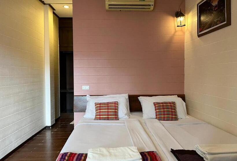 スーペリアールーム, Thanicha Resort Amphawa