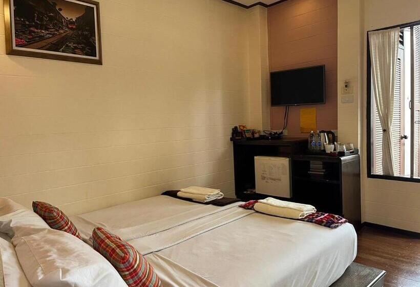 수피리어 룸, Thanicha Resort Amphawa