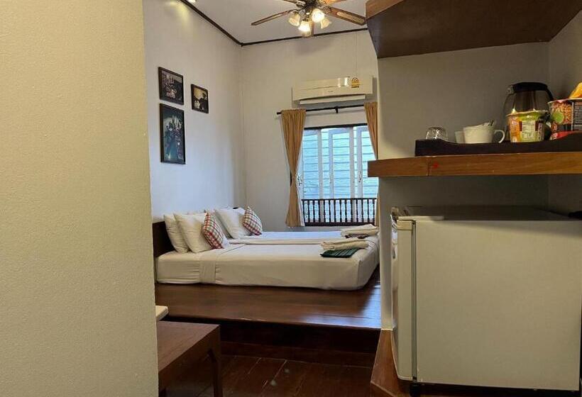 キングサイズベッドのデラックススイート, Thanicha Resort Amphawa