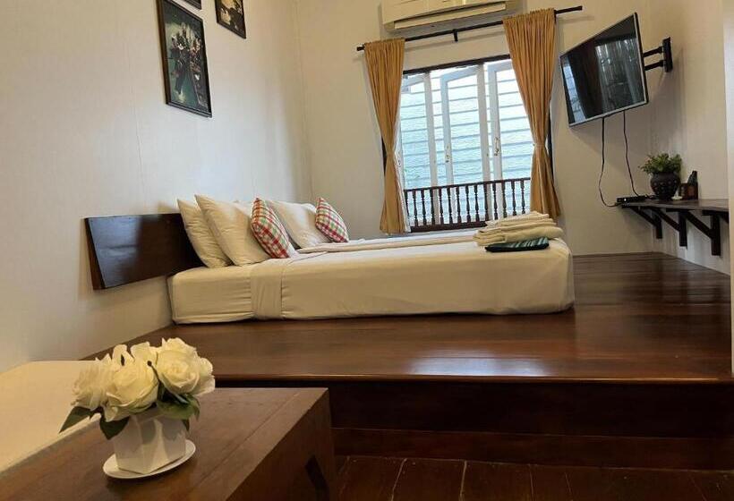 キングサイズベッドのデラックススイート, Thanicha Resort Amphawa