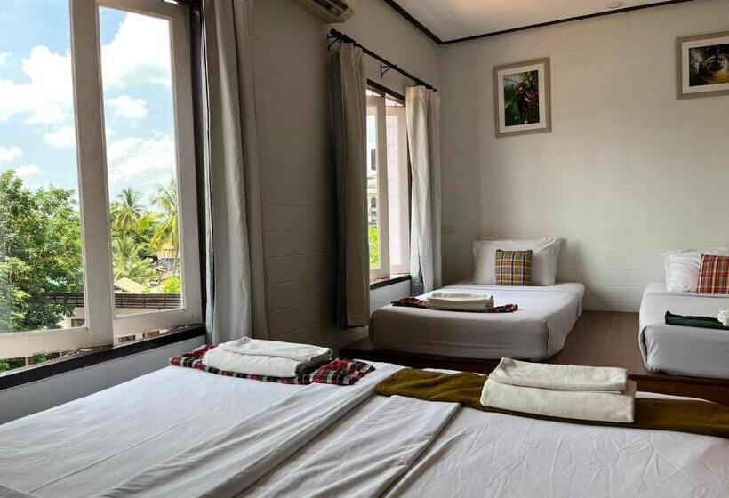 패밀리 룸, Thanicha Resort Amphawa