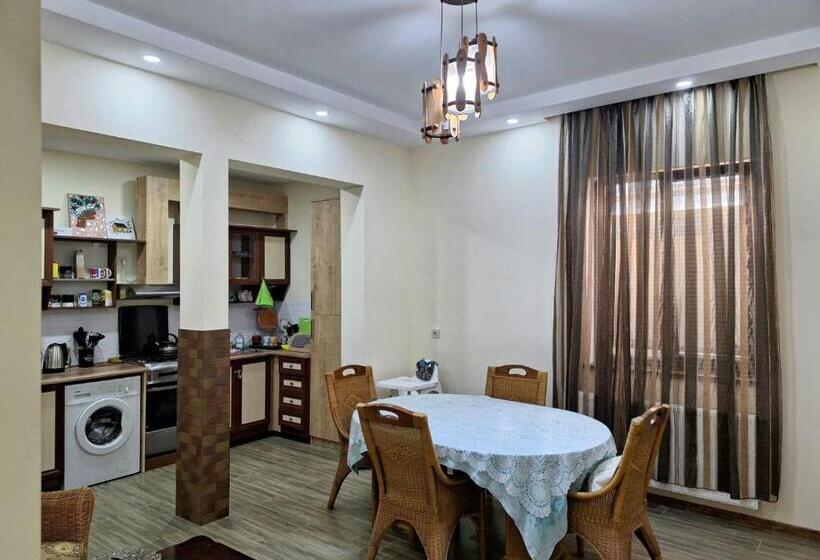 اتاق لوکس, Alongside Park Borjomi