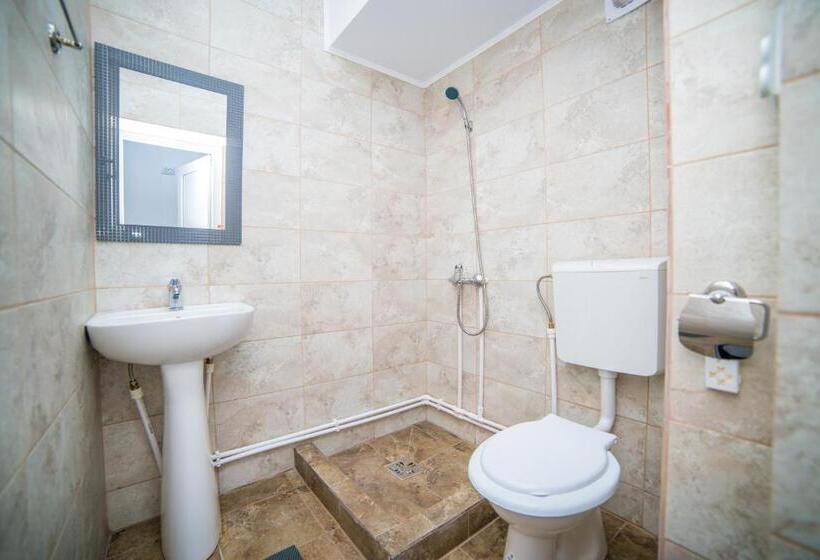 Pokój Ekonomiczny, Vila Tributte