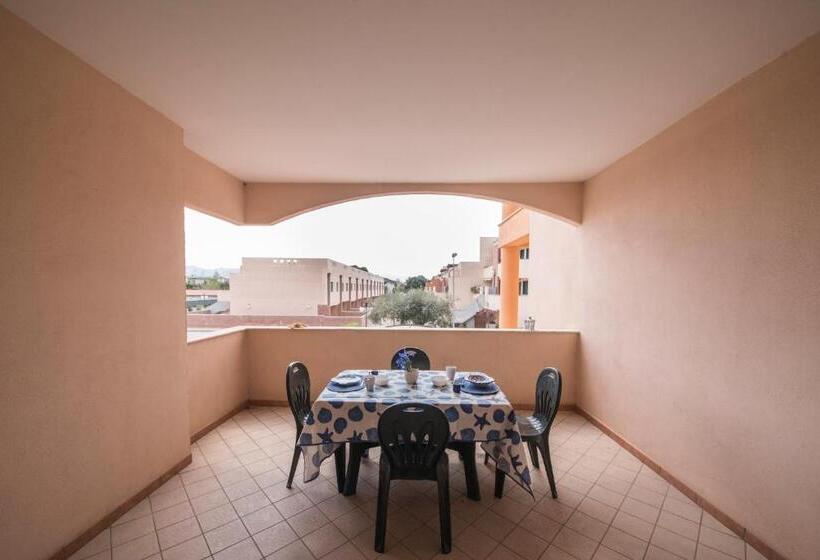 דירת חדר, Residence Flora