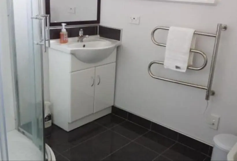 اتاق استاندارد با سرویس بهداشتی مشترک, Airport Silver Fern Accommodation