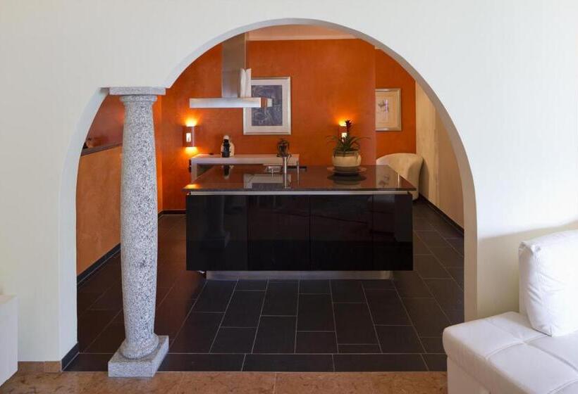 Suite with lake view, Boutique Hotel Albergo Brione