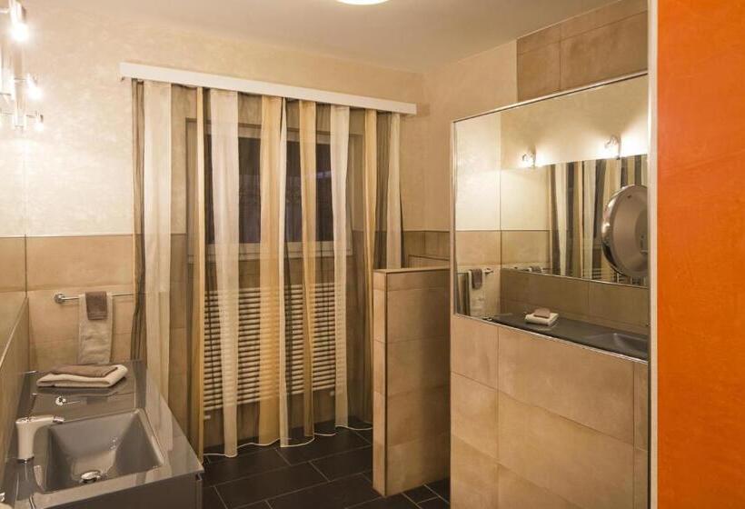 Suite with lake view, Boutique Hotel Albergo Brione