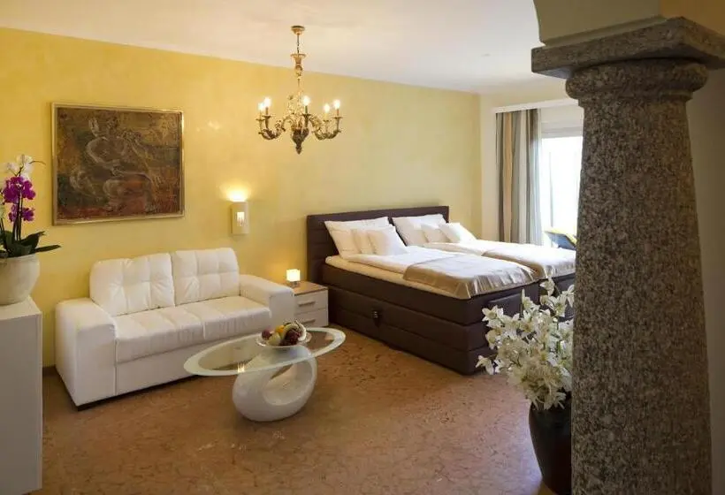 Suite with lake view, Boutique Hotel Albergo Brione
