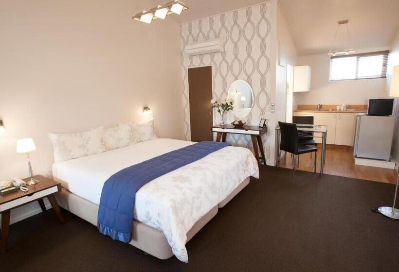 סטודיו דלוקס, Broadway Motel & Miro Court Villas