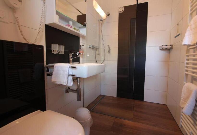 스탠다드 룸, Al Rom