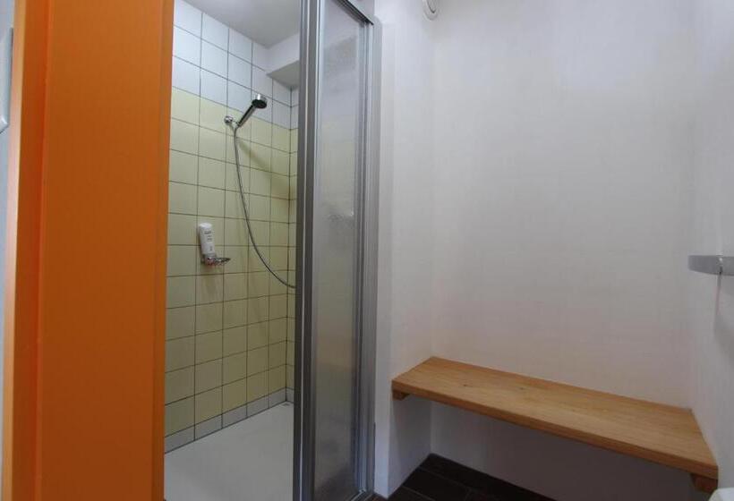 공동 객실, Al Rom