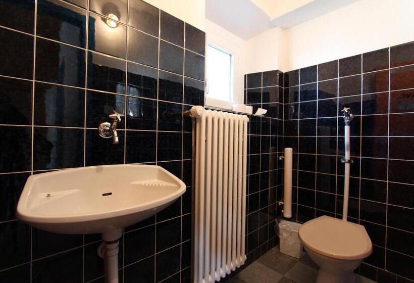 공동 객실, Al Rom