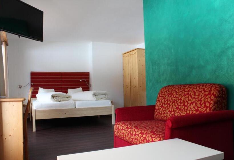 주니어 스위트 발코니, Al Rom