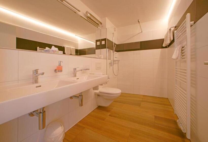 주니어 스위트 발코니, Al Rom