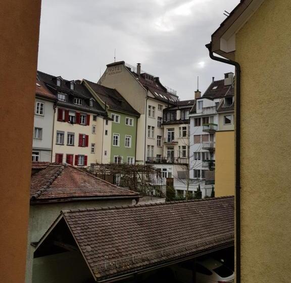 豪华单人间, Elite