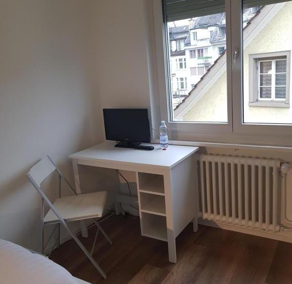 标准单人间, Elite