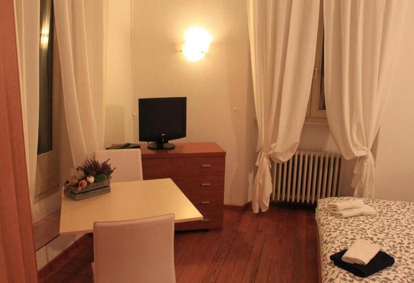 Standard Triple Room with Terrace, Firenze Lugano