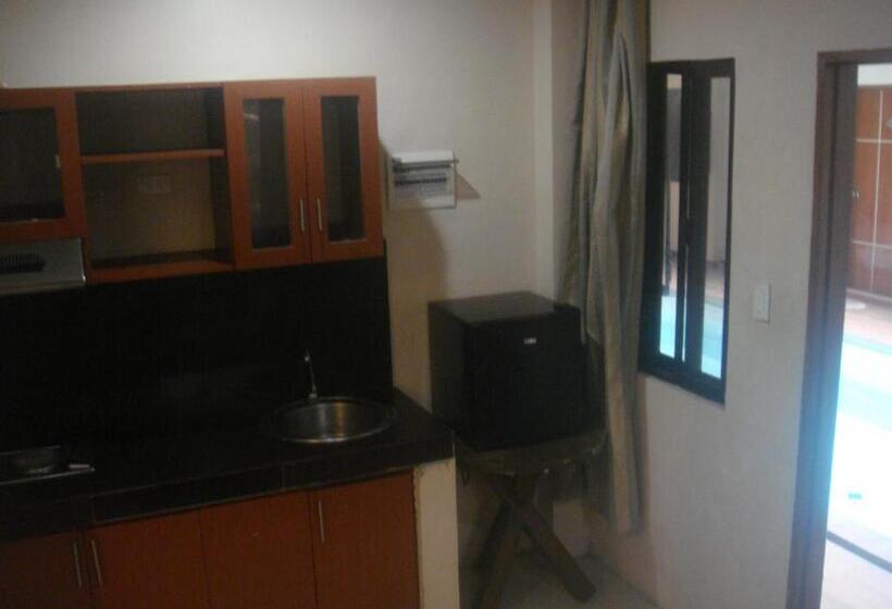 سوییت با چشم‌انداز استخر, Hidden Pearl