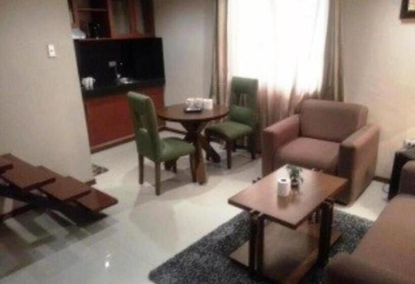 سوییت با چشم‌انداز استخر, Hidden Pearl