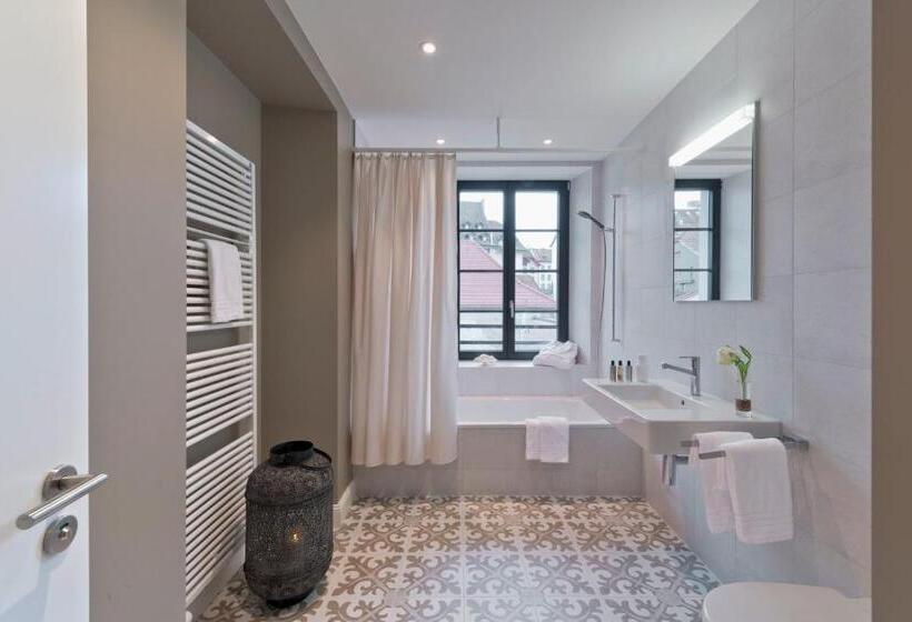 סוויטת ג'וניור, Kettenbrucke