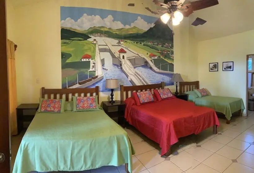 اتاق خانوادگی, Las Lajas Beach Resort