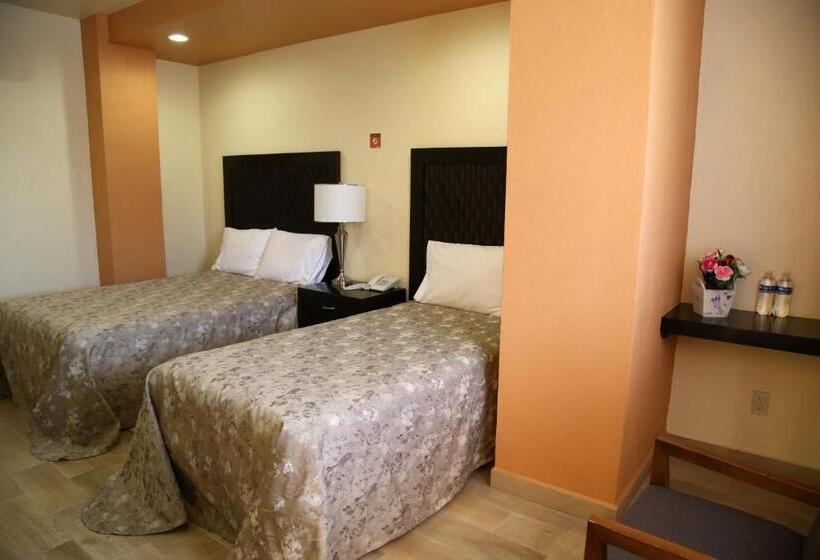 Номер Стандарт Трехместный, Plaza Bernal