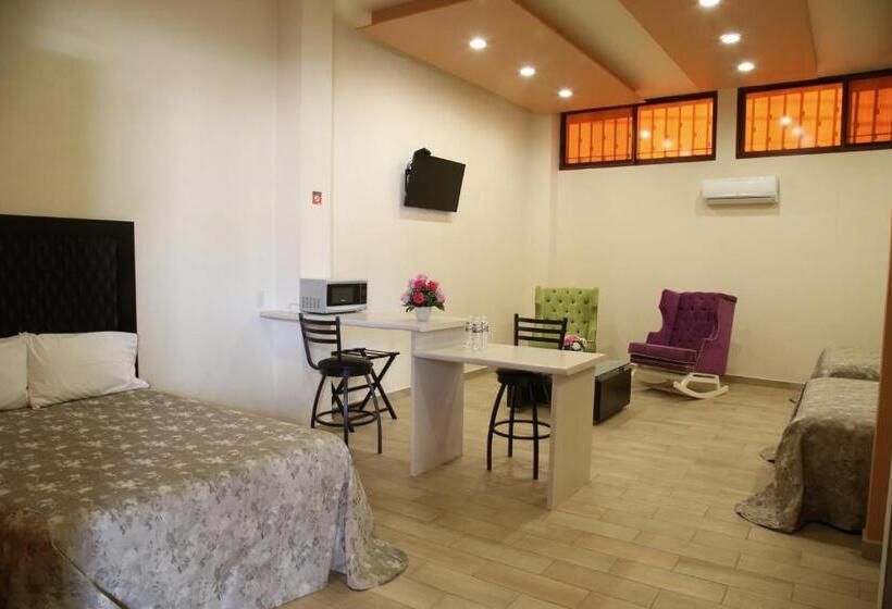 Полулюкс, Plaza Bernal