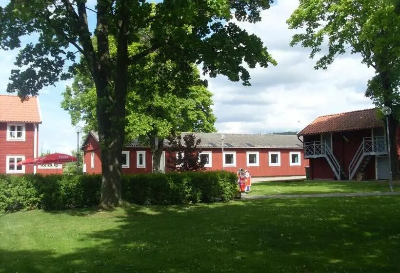 Neljän hengen Economy-huone jaetulla kylpyhuoneella, Strandterrassen Hostel